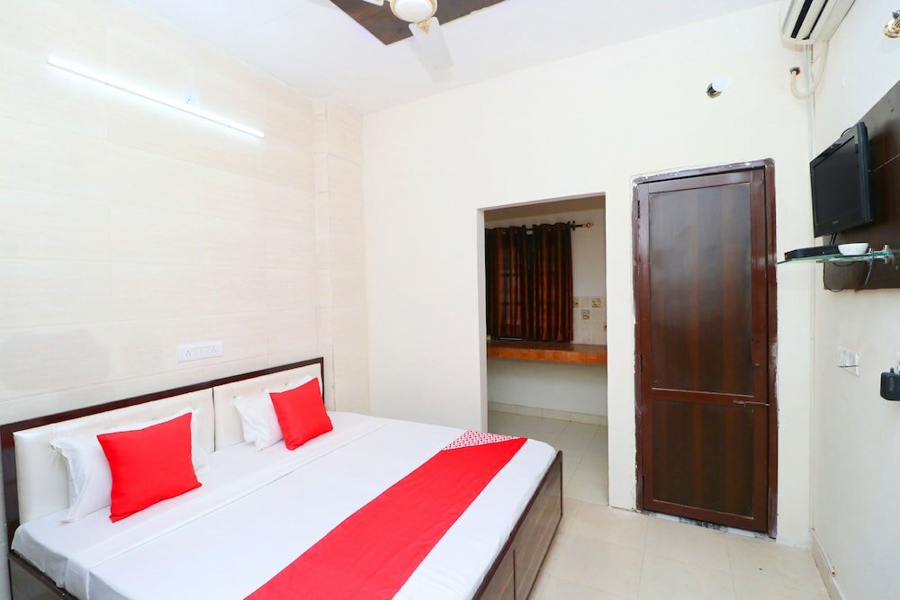 Фото Oyo 37097 Raj Apartments