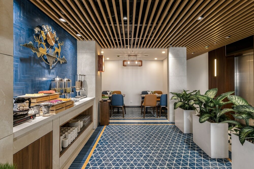 Фото Mangata Beachfront Hotel