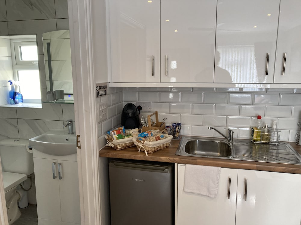 Фото Private Self-contained Annex With Wifi & Parking