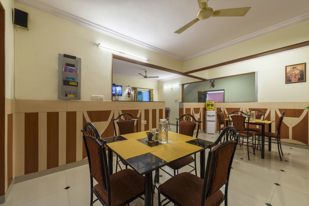 Фото Hotel Raj Comforts - Golf View