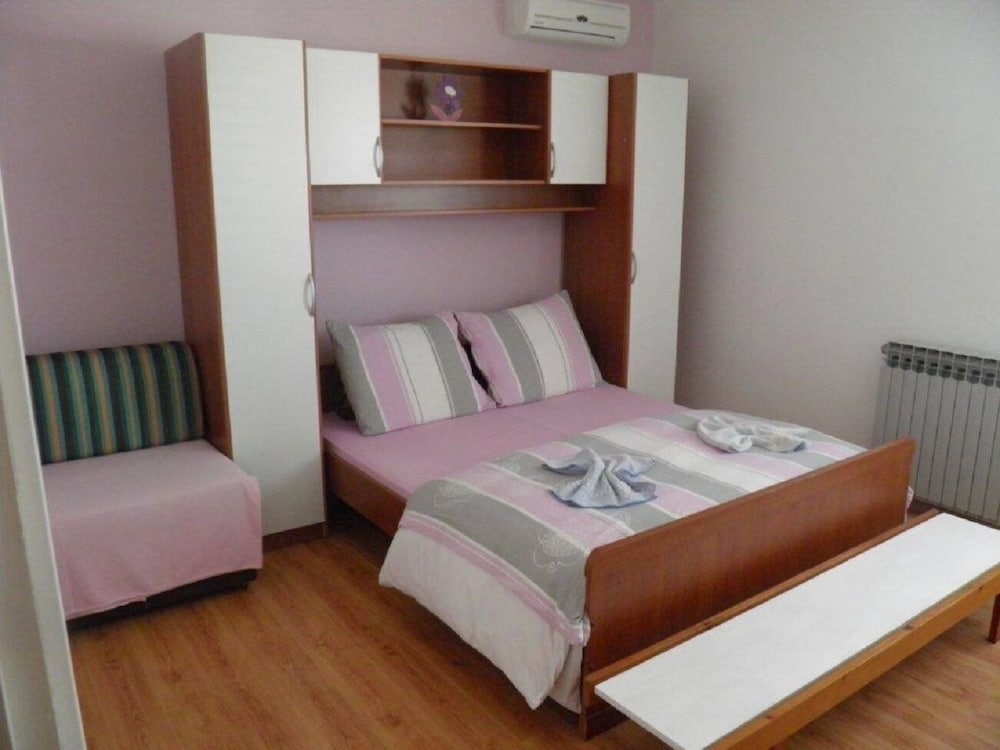 Фото Angela - With Beautiful Courtyard - A1