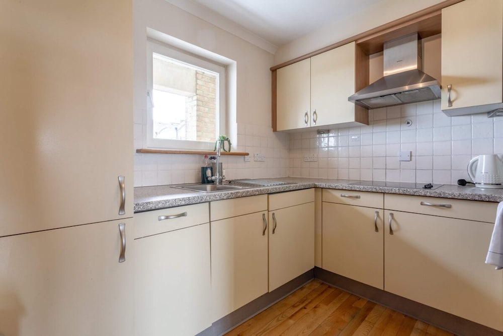 Фото Bright, Modern One-bed With Stunning View of Thames