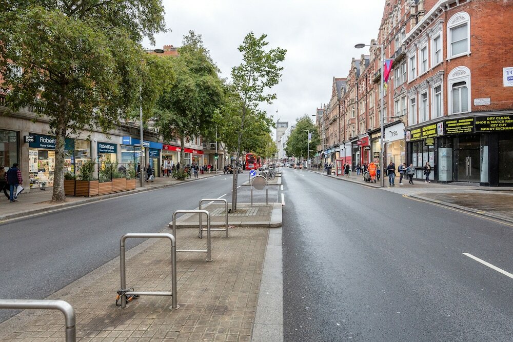 Фото Stylish 3 Bed 3 bath in Kens High St