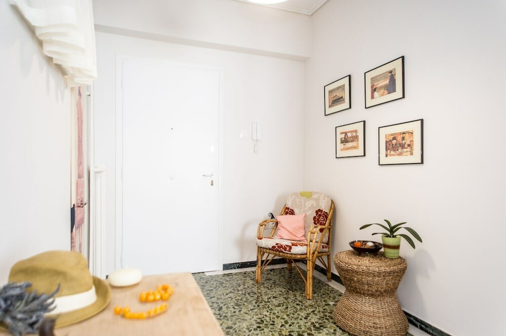 Фото The Ideal Locale - A Sleek and Illuminated Space