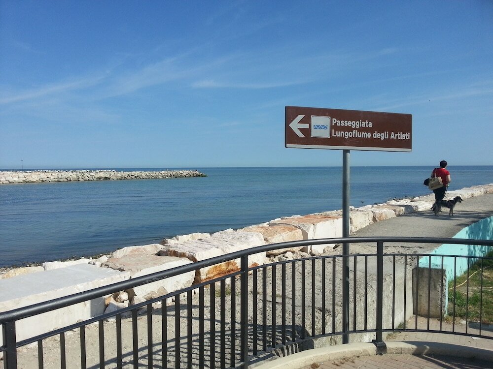 Фото Appartamento sulla spiaggia con balcone