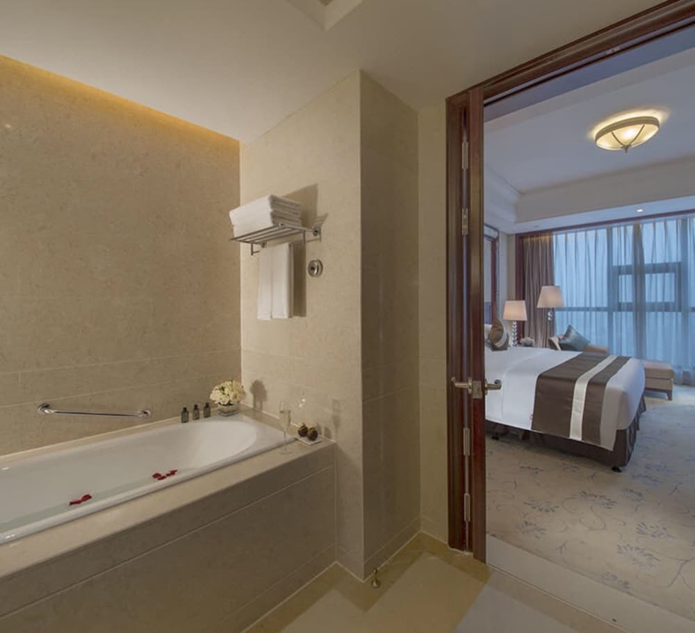 Фото Maison New Century Hotel Cixi