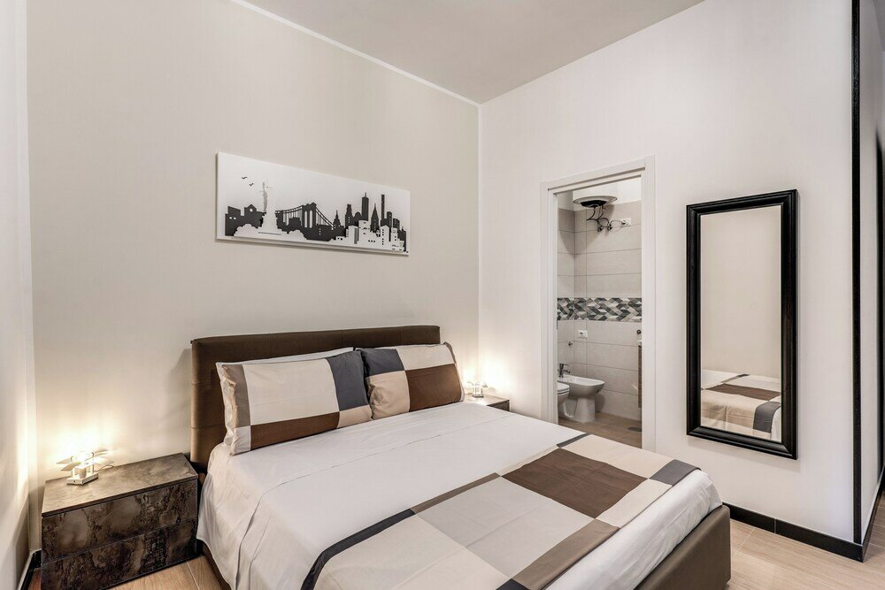 Фото The Quarters Naples Apartment