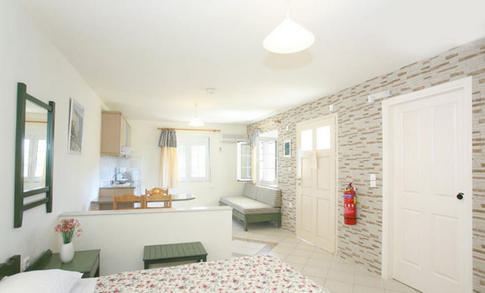 Фото Armonia Apartments & Studios