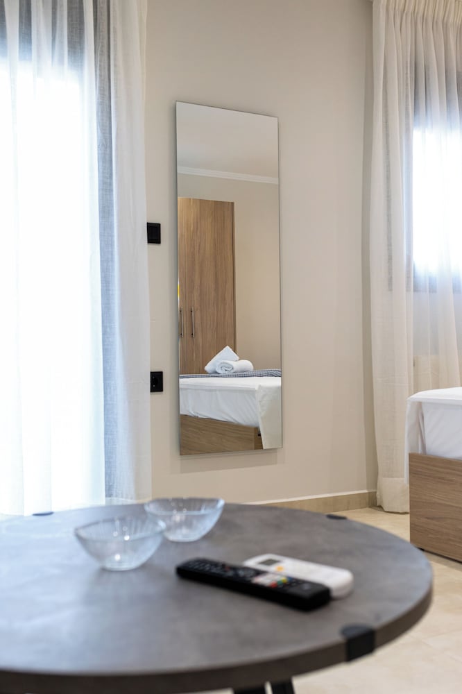 Фото Rafkon Luxury Apartments - Myrina