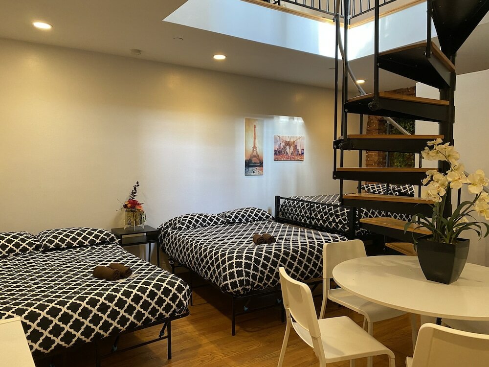 Фото 31 Street Broadway Hotel