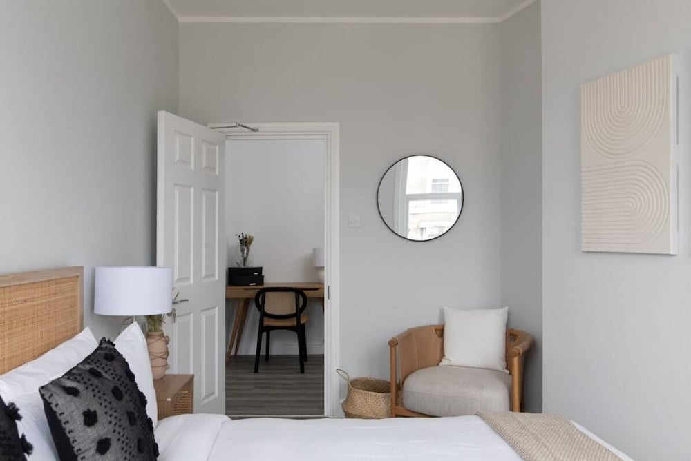 Фото The Hammersmith Nook - Captivating 5bdr Flat