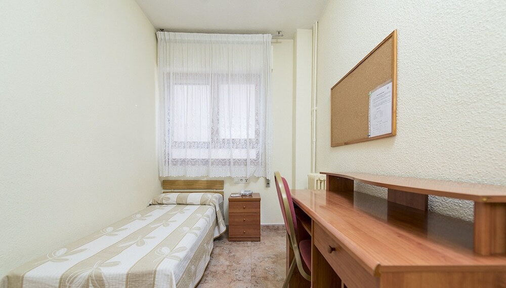 Фото Ensuite Rooms for Women Only - Leon