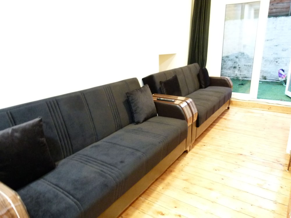 Фото Ss Property Hub - Family Apartment Kensington