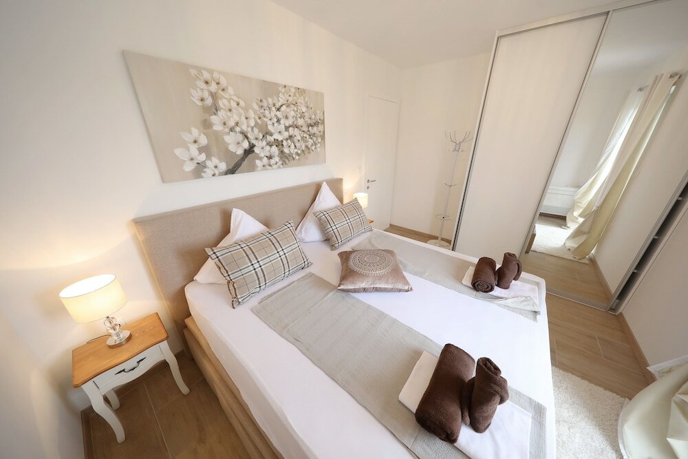 Фото Villa Olive Garden Apartments