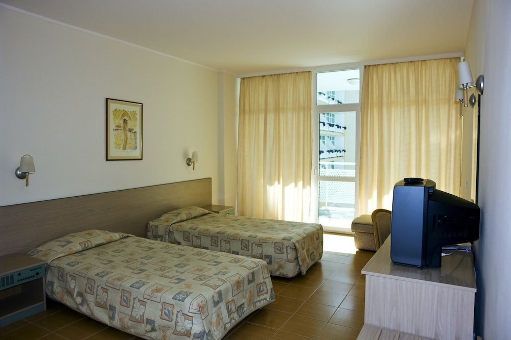 Фото Grand Hotel Oasis