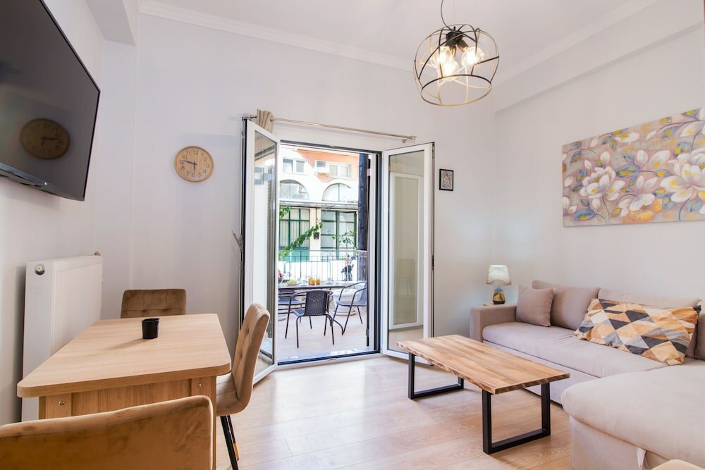 Фото Down Town Apartment by Corfuescapes