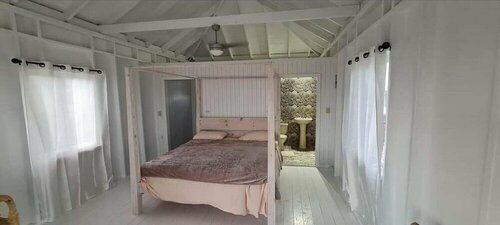 Гостиница Captivating 1-bed Cottage in Codrington