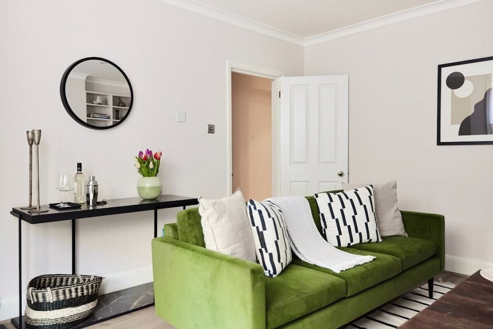 Фото The London Classic - Captivating 2bdr Flat With Garden