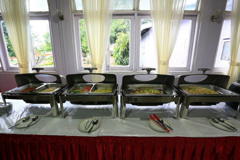 Фото The Floral Breeze Wun Zin Hotel