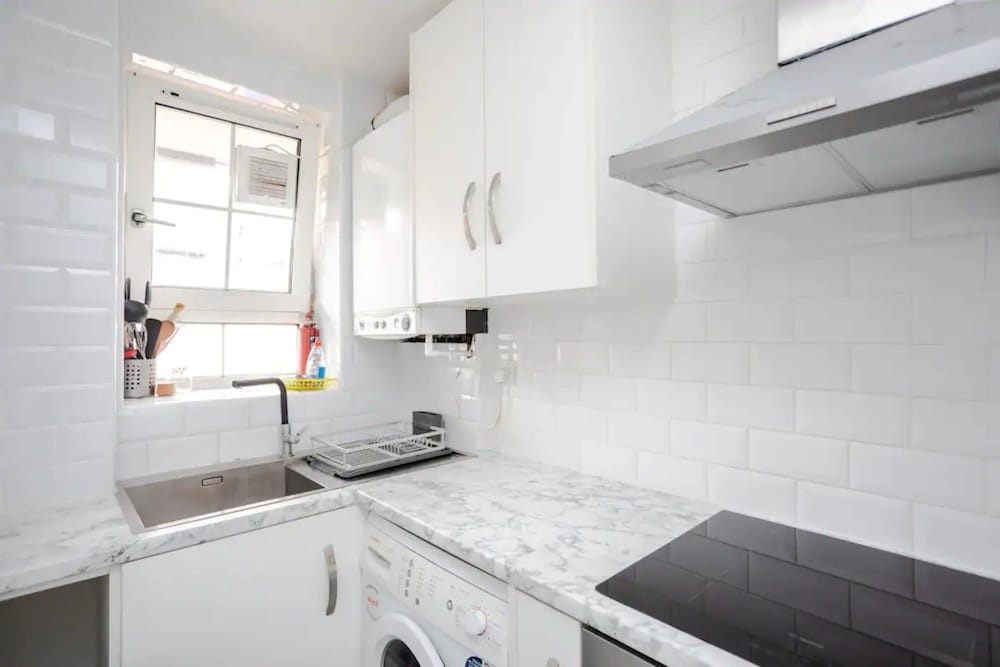 Фото Spacious 4 Bedroom Apartment in Bethnal Green