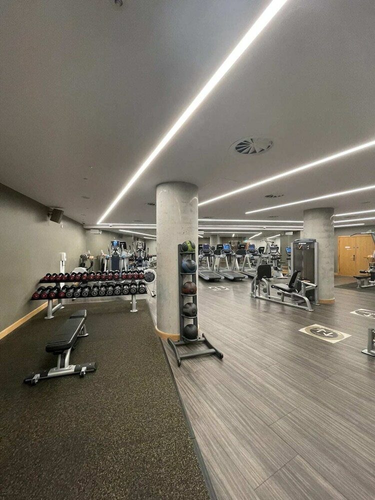 Фото Lovely Studio Flat With Pool - Canary Wharf