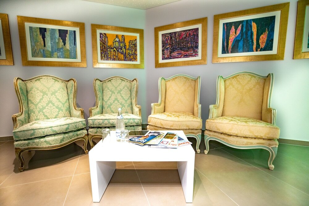 Фото Metro Hotel Tirana