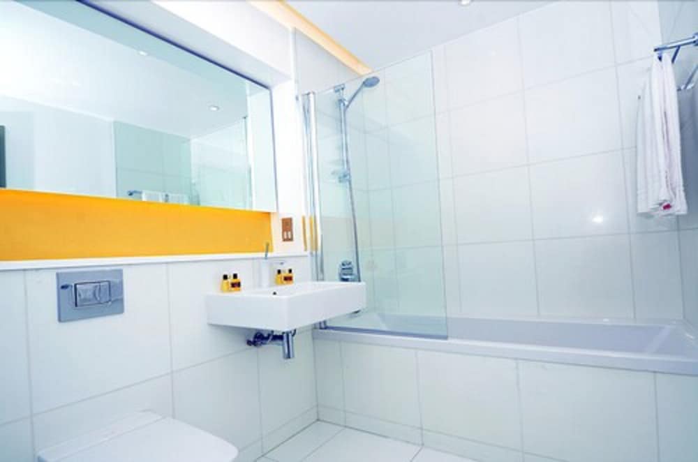 Фото Axiom Park Hotel