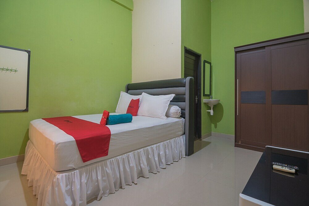 Фото RedDoorz near Living Plaza Balikpapan 2