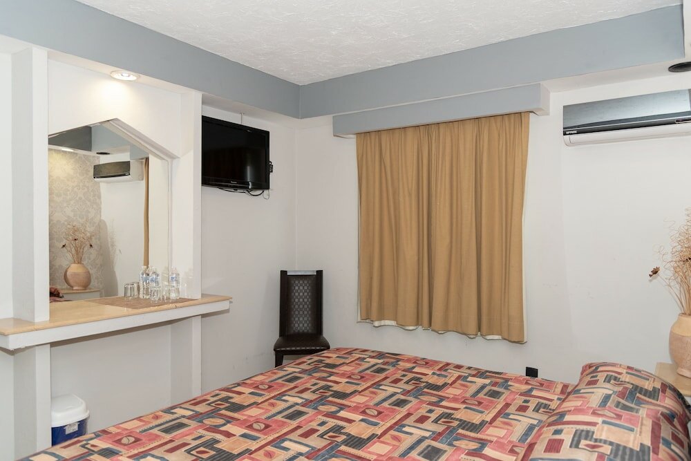 Фото Impala Hotel in front of the Ado