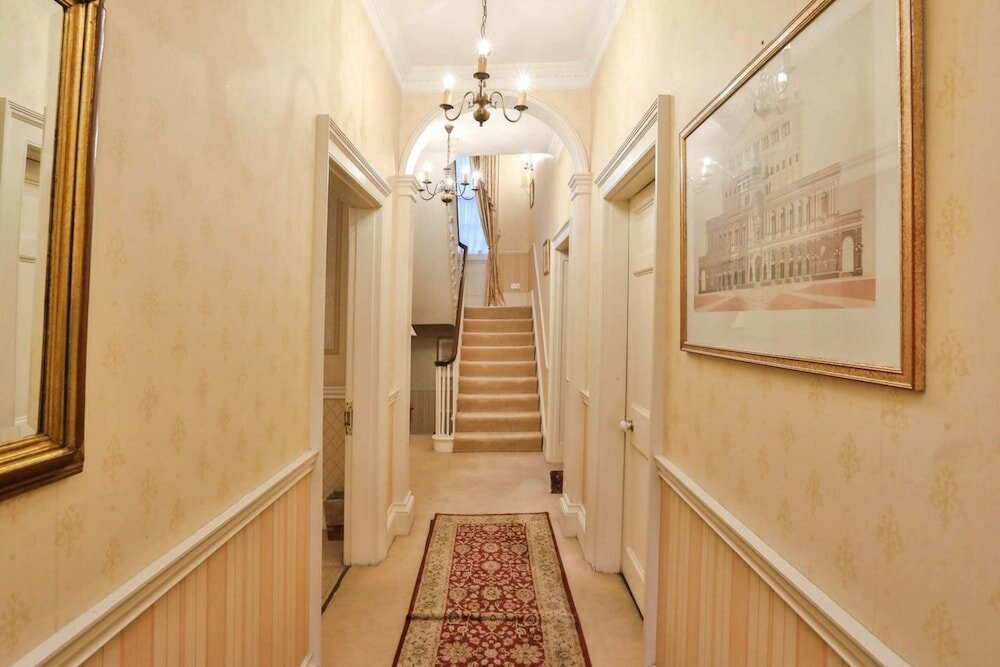 Фото Luxury and Modern Bayswater Apartment