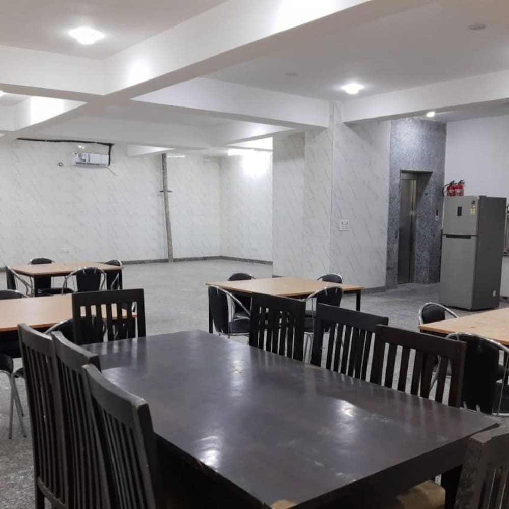 Фото Abuzz Oxfordcaps Roopnagar - Campus Accommodation