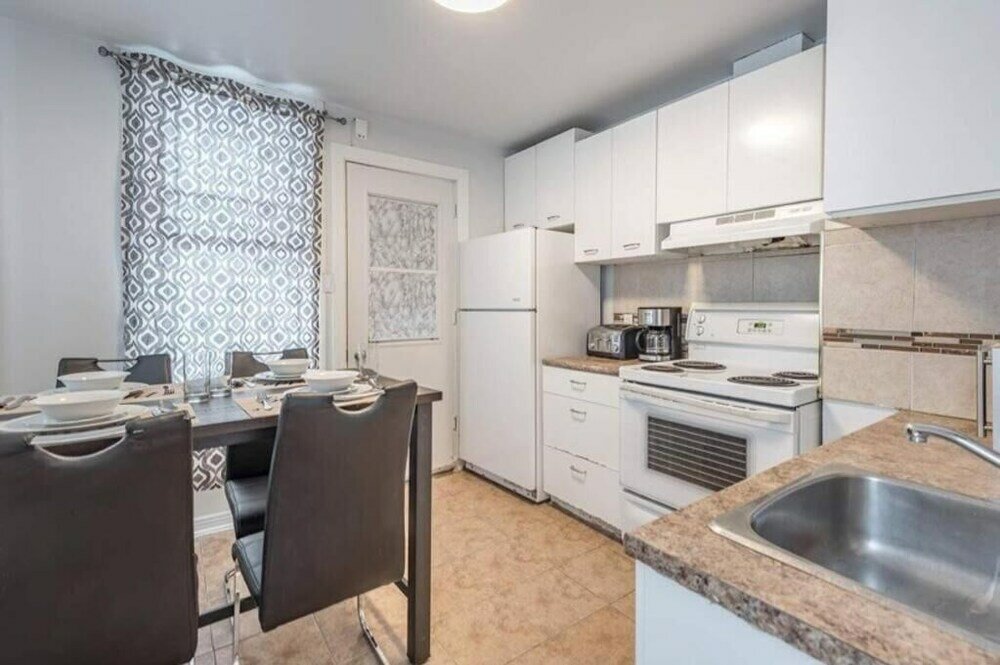 Фото Modest 4BedR Apt 5mins to ParcLaFontaine