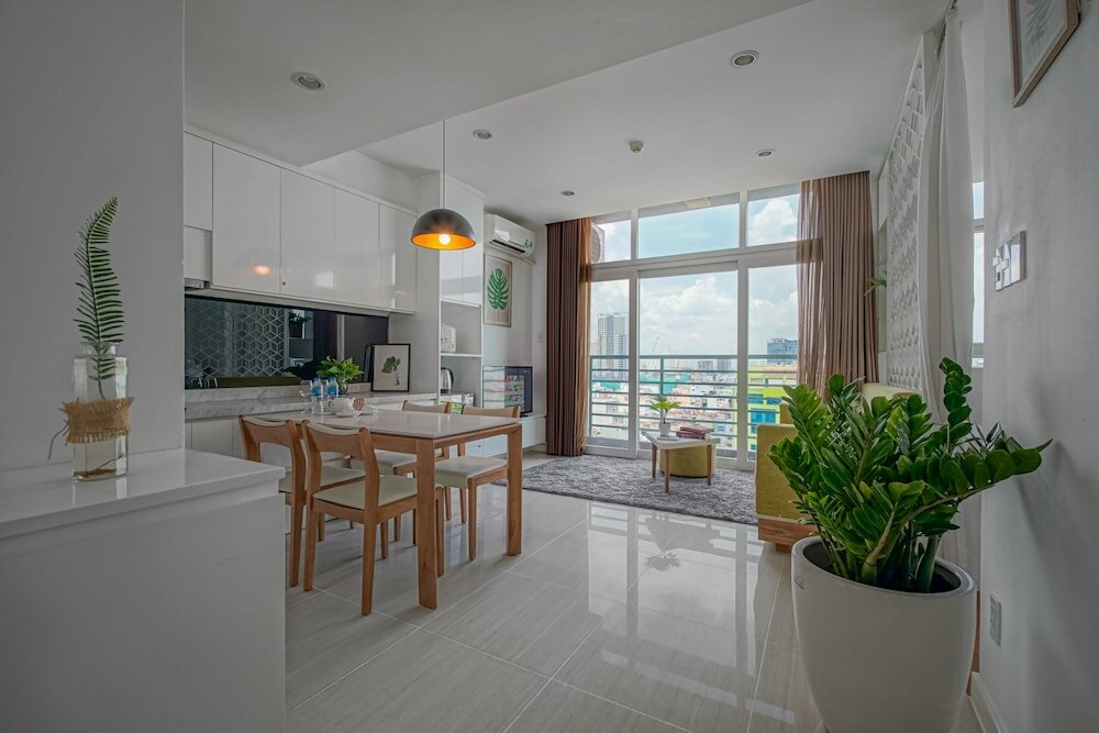 Фото City by night Ben Thanh Apartments