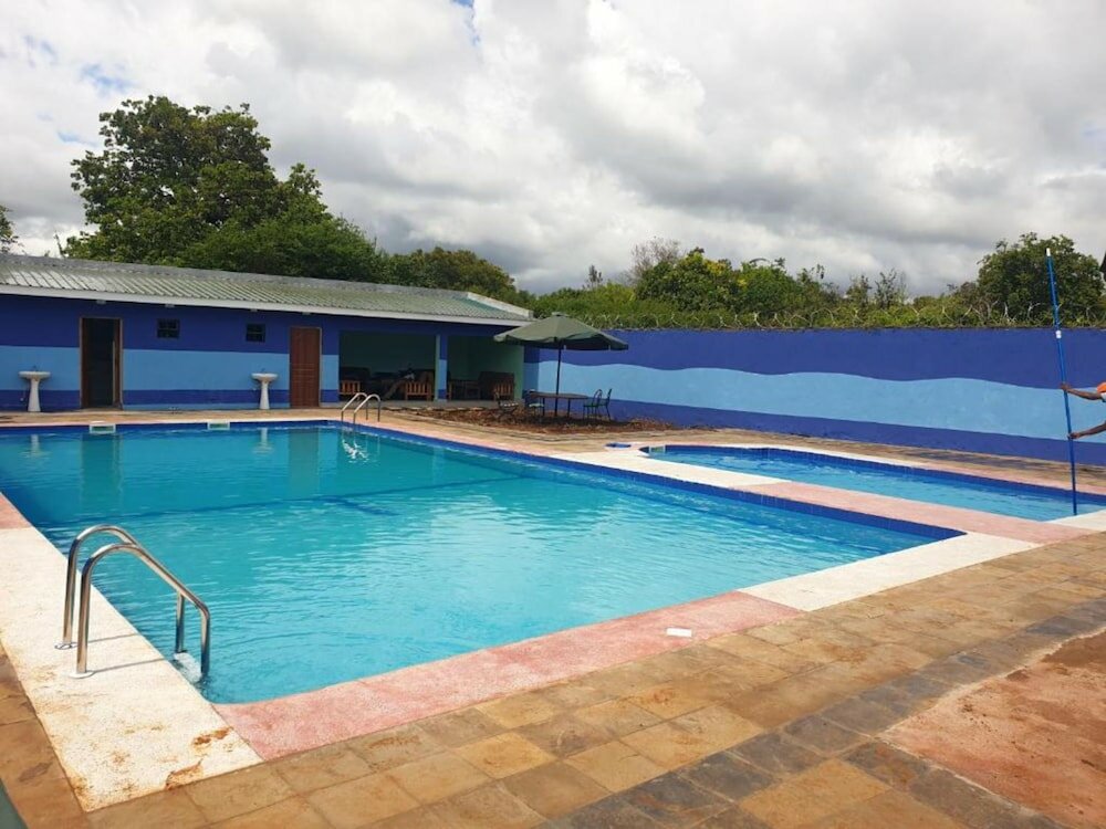 Фото отеля 2