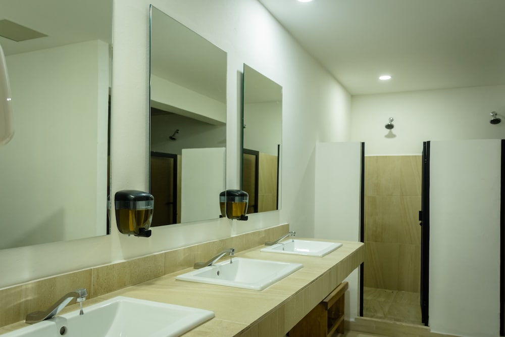 Фото Nomads Party Hostel