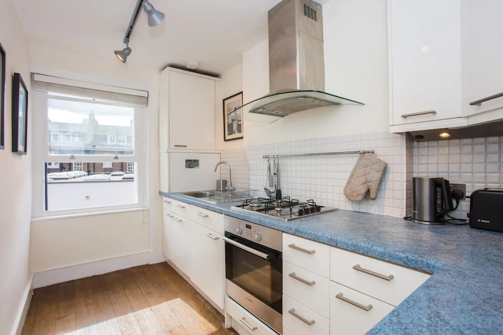 Фото Comfortable Central 1 Bedroom Flat