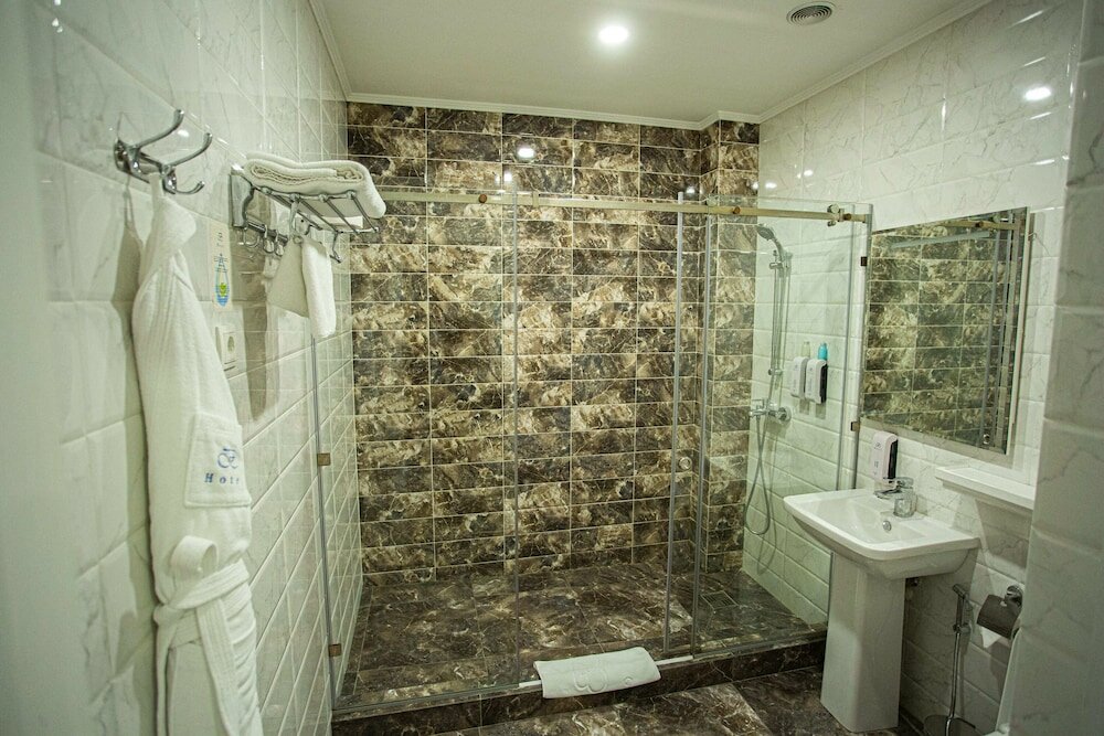 Фото B Hotel Bishkek