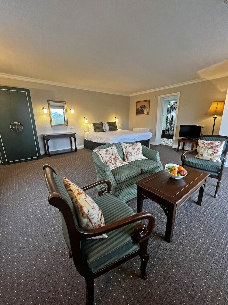 Фото Shillingford Bridge Hotel
