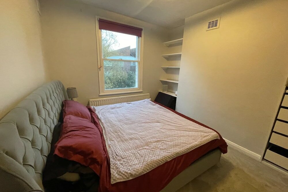 Фото Stylish and Spacious 1 Bedroom Flat