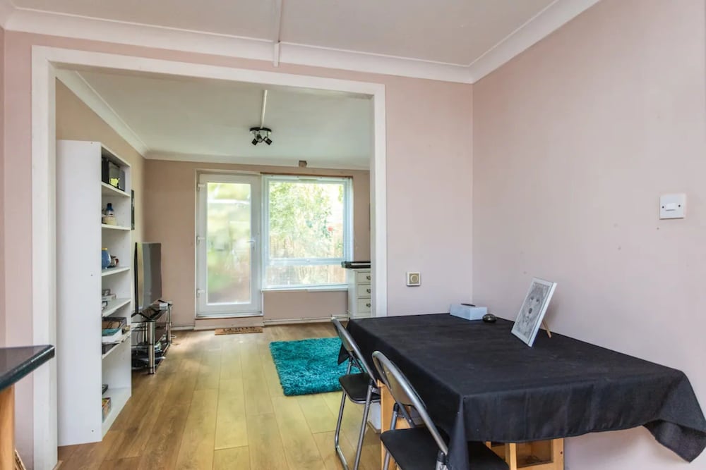 Фото Homely 2 Bedroom House in Kennington With Garden