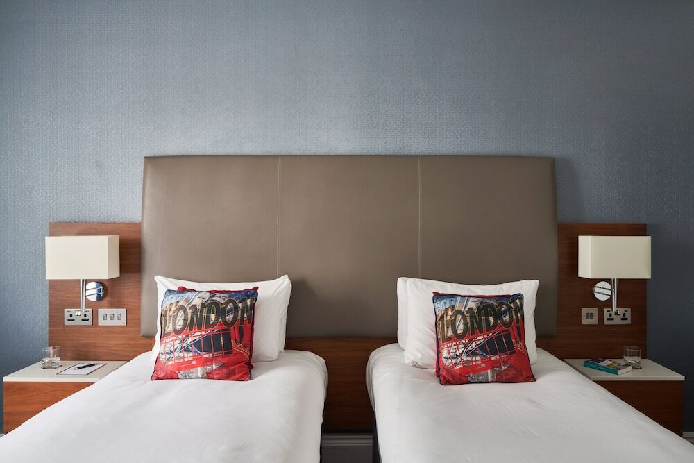 Фото The Cumberland London