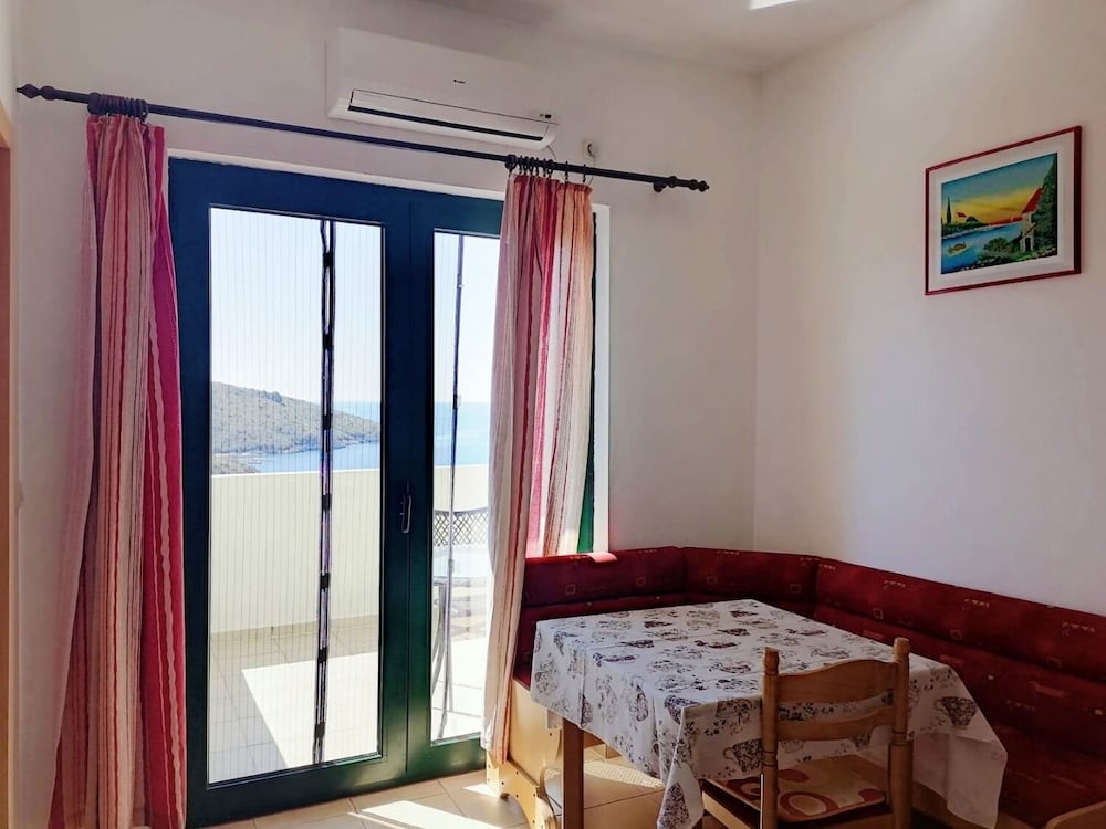 Фото Toni - With Pool and View - A3