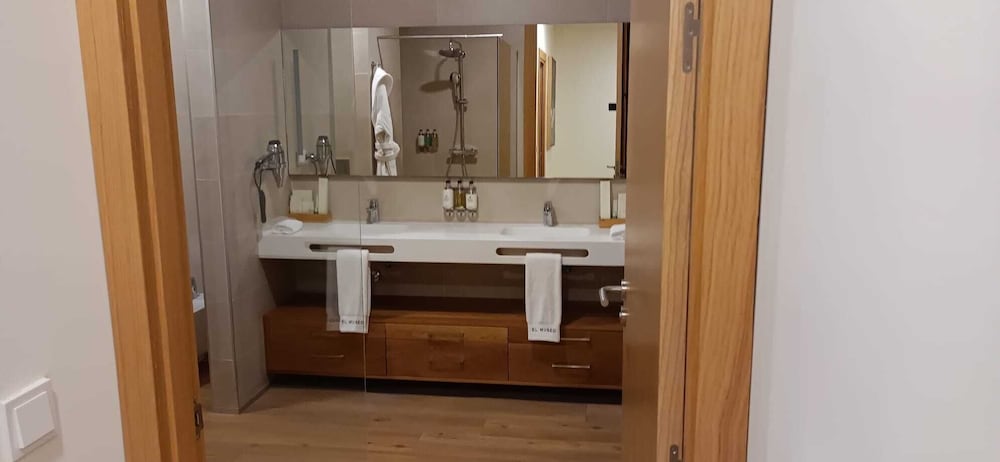 Фото Graffiti Suites El Museo