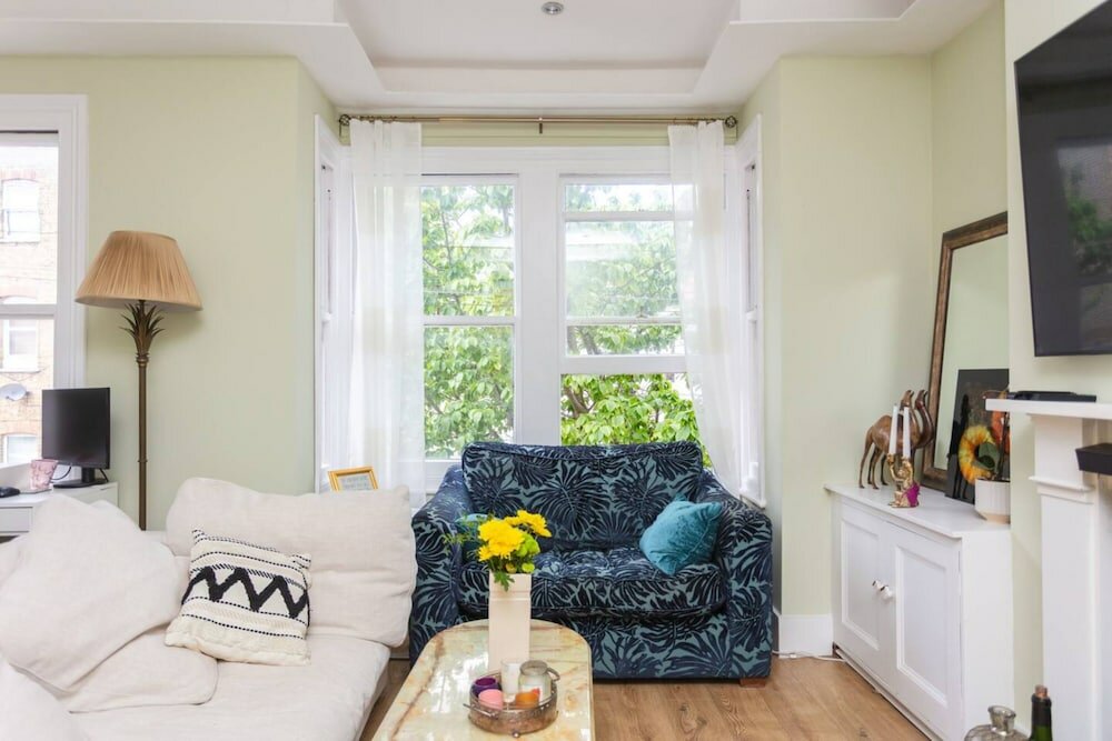 Фото Stunning 2 Bedroom Apartment in Maida Vale With a Garden
