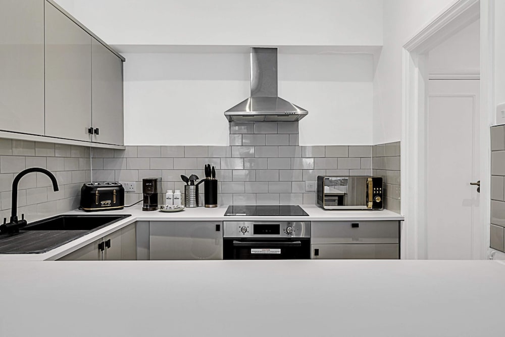 Фото Contemporary Oasis in Paddington II