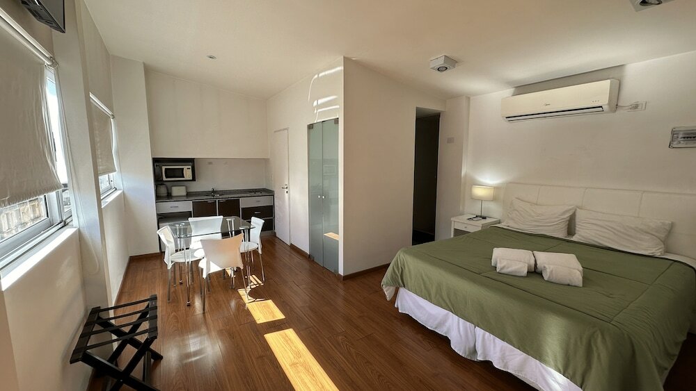 Фото Bens Downtown Apartments