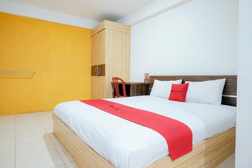 Гостиница RedDoorz near Tugu Pers Jambi в Джамби