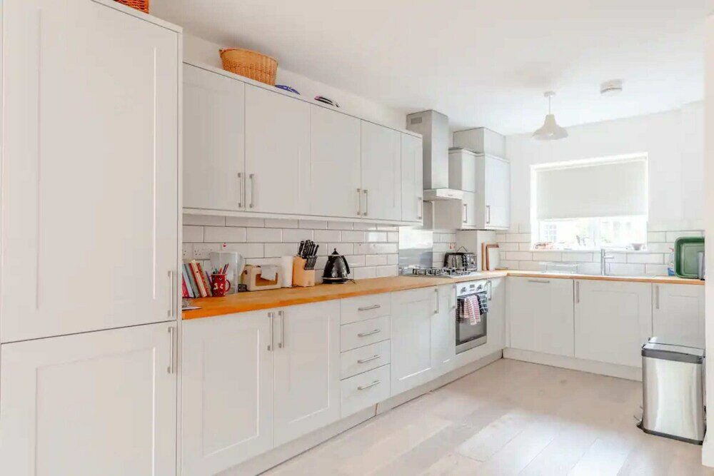 Фото Bright and Inviting 2bd House - Bethnal Green