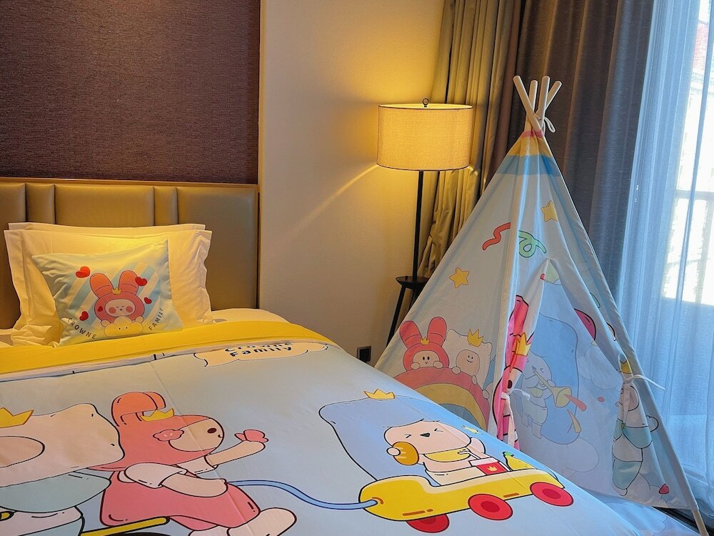 Фото Crowne Plaza Qingdao Oriental Movie Metropolis, an Ihg Hotel