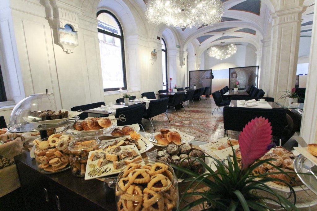 Фото Maison Roma Piazza di Spagna UNA Esperienze